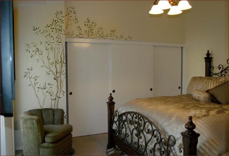 Large king sized bed in the comfortable master bedroom suite.